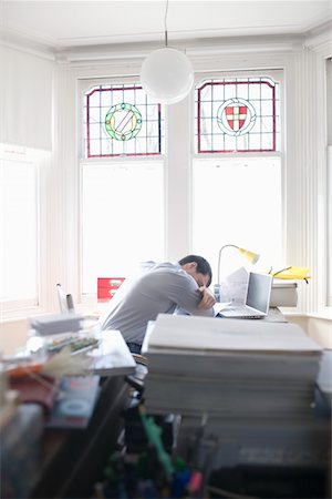 pendant light - mid adult man sleeps at his desk Stock Photo - Premium Royalty-Free, Code: 693-03474485