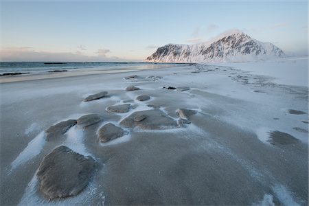 ramberg - Salt residue on beach on Flakstadoya island, Loftofen, Norway Foto de stock - Sin royalties Premium, Código: 693-03474559