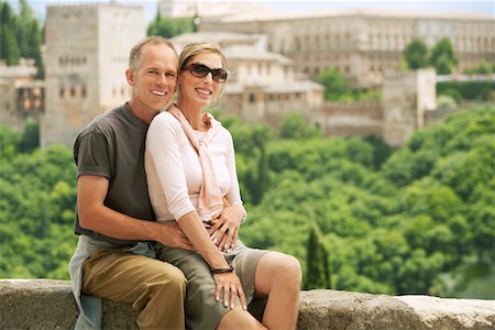 simsearch:693-03564644,k - Tourist Couple sitting on Wall in Granada, Spain, portrait Stock Photo - Premium Royalty-Free, Code: 693-03564686