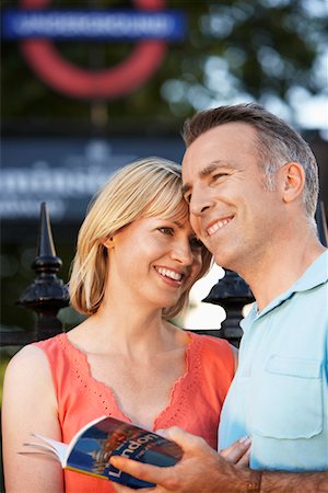 Couple on street with guidebook by London Underground entrance Fotografie stock - Premium Royalty-Free, Codice: 693-03565047