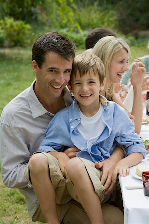 simsearch:693-03564397,k - Father Holding Son at Family Picnic Foto de stock - Sin royalties Premium, Código: 693-03565222