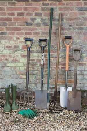 simsearch:693-03565357,k - Shovels and Gardening Tools Foto de stock - Royalty Free Premium, Número: 693-03565355