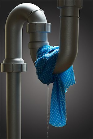 Leaking pipe with towel Foto de stock - Sin royalties Premium, Código: 693-03565837