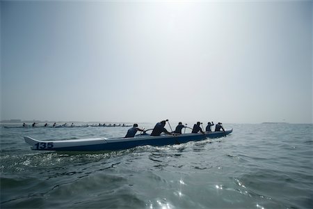 Outrigger canoeing team on water Foto de stock - Sin royalties Premium, Código: 693-03617067