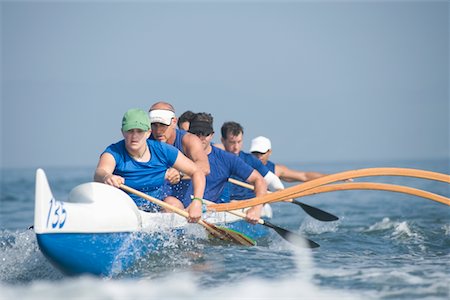 esfuerzo - Outrigger canoeing team on water Foto de stock - Sin royalties Premium, Código: 693-03617061