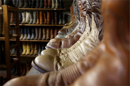 simsearch:700-03290026,k - Vintage cowboy boots in Houston, texas Foto de stock - Sin royalties Premium, Código: 693-03644056