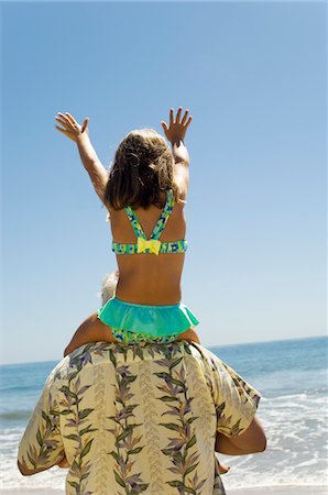 simsearch:693-03307029,k - Girl sitting on grandfather's shoulders on beach, arms raised, back view Foto de stock - Sin royalties Premium, Código: 693-03686434