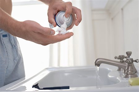 simsearch:693-07912164,k - Man preparing to shave at bathroom sink, mid section Stock Photo - Premium Royalty-Free, Code: 693-03686665