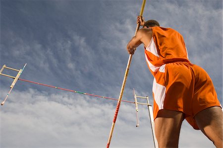 Pole-vaulter preparing for jump Foto de stock - Royalty Free Premium, Número: 693-03707245