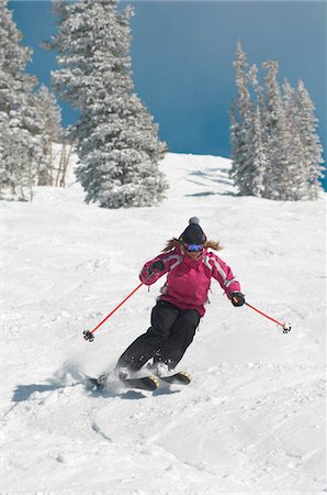 simsearch:693-03707249,k - Teenage Girl (16-17) skiing down slope, front view. Foto de stock - Sin royalties Premium, Código: 693-03707251