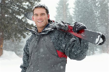 simsearch:693-03707249,k - Young man holding skis in snow, half length Foto de stock - Sin royalties Premium, Código: 693-03707252