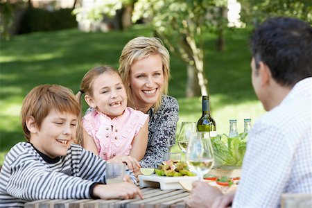 simsearch:693-03314791,k - Family of four having picnic in park together, portrait Stock Photo - Premium Royalty-Free, Code: 693-03707524