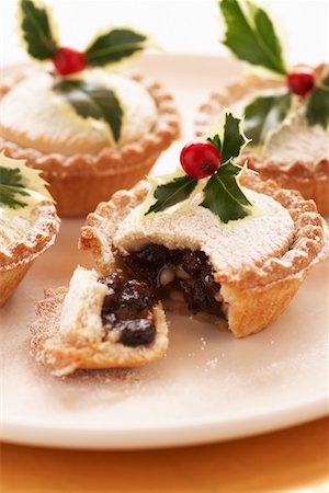 Decorated mince pies on plate, close-up Stock Photo - Premium Royalty-Free, Code: 693-03707595