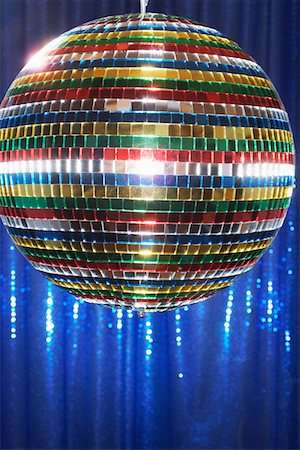 Multi-coloured disco ball in front of blue stage curtain, close up Foto de stock - Sin royalties Premium, Código: 693-03707688