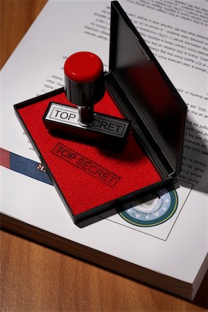 simsearch:700-00066096,k - Top Secret Rubber Stamp Foto de stock - Sin royalties Premium, Código: 693-03707699