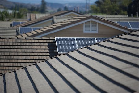 solar - Dach tops mit einigen solar Paneelen auf Stockbilder - Premium RF Lizenzfrei, Bildnummer: 693-03782703