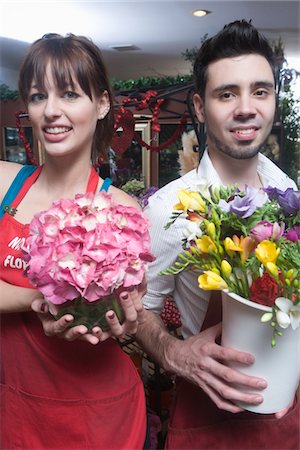 simsearch:693-03782738,k - Florists stand holding a bucket of cut flowers and a hydrangea Foto de stock - Sin royalties Premium, Código: 693-03782757