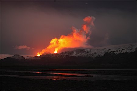 destructing - Thorsmšrk,Fimmvšrduhalsi Eruption,Iceland Stock Photo - Premium Royalty-Free, Code: 693-03783142