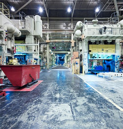 Interior of Automotive Factory Foto de stock - Con derechos protegidos, Código: 700-04003322