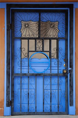 fermer - Bleu porte, Ranchos de Taos, Nouveau-Mexique, États-Unis Photographie de stock - Rights-Managed, Code: 700-04003356