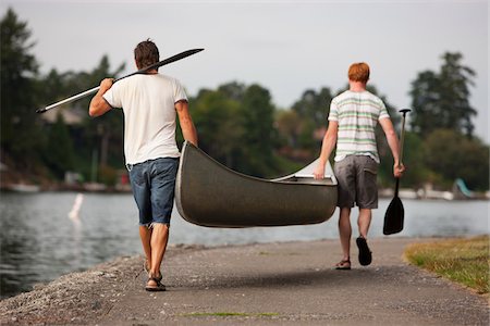 Deux hommes transportant Canoe Photographie de stock - Rights-Managed, Code: 700-04931671