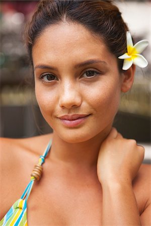 filipinas - Close-Up Portrait of Young Woman Foto de stock - Con derechos protegidos, Código: 700-05389254