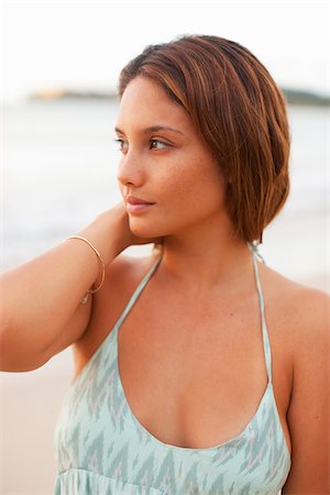 polynesian - Portrait de femme sur la plage Photographie de stock - Rights-Managed, Code: 700-05389275
