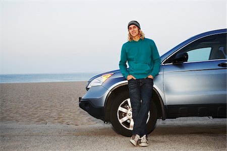 Homme avec une voiture à la plage Photographie de stock - Rights-Managed, Code: 700-05451044