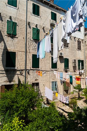 simsearch:625-02928660,k - Étendoir à linge sur la corde à linge, Split, Dalmatie, Croatie Photographie de stock - Rights-Managed, Code: 700-05451908