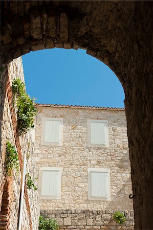 simsearch:700-05452054,k - Shutters on Windows, Split, Split-Dalmatia County, Croatia Foto de stock - Con derechos protegidos, Código: 700-05451946