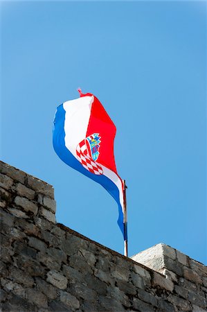 Drapeau de la Croatie, Dubrovnik, comitat de Dubrovnik-Neretva, Croatie Photographie de stock - Rights-Managed, Code: 700-05451952