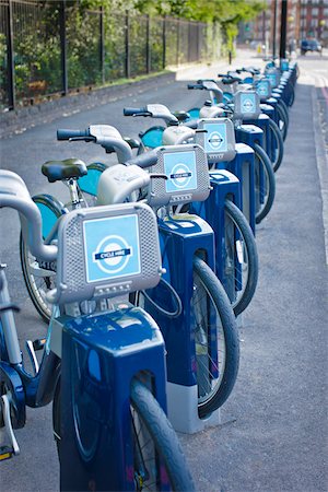 Barclays Cycle Hire Bicycles in Docking Stations, Camden, London, UK Foto de stock - Con derechos protegidos, Código: 700-05452087