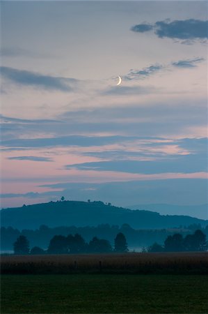 Au cours de la campagne de la lune au crépuscule, la municipalité de Jajce, Canton de Bosnie centrale, en Bosnie et Hezegovine Photographie de stock - Rights-Managed, Code: 700-05452113