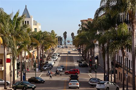 people crossing the intersection - Downtown Ventura, California, USA Stock Photo - Rights-Managed, Code: 700-05523297