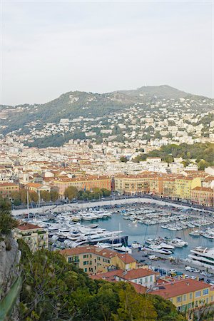 simsearch:862-06825527,k - Vue d'ensemble du port et le Mont Boron, Nice, Côte d'Azur, France Photographie de stock - Rights-Managed, Code: 700-05560325