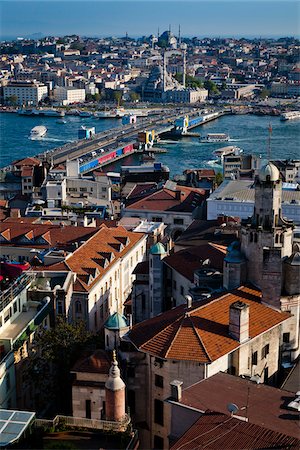 Overview of Galata Bridge over the Golden Horn, as seen from Beyoglu Distrist, Istanbul, Turkey Foto de stock - Direito Controlado, Número: 700-05609554