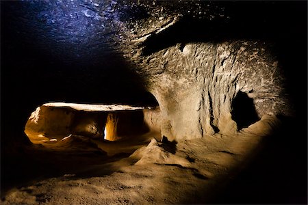 Interior of Cave Dwelling, Zelve Archaeological Site, Cappadocia, Nevsehir Province, Turkey Foto de stock - Con derechos protegidos, Código: 700-05609566