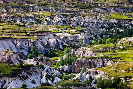 paisaje extraterrestre - Rock Formations, as seen from Uchiasar Castle, Uchisar, Cappadocia, Turkey Foto de stock - Con derechos protegidos, Código: 700-05609591