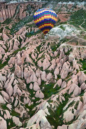 Ballon à Air chaud et des Formations rocheuses, vallée de Göreme, Cappadoce, Turquie Photographie de stock - Rights-Managed, Code: 700-05609605