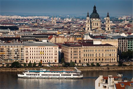 Danube River and Overview of Budapest, Hungary Foto de stock - Con derechos protegidos, Código: 700-05609801