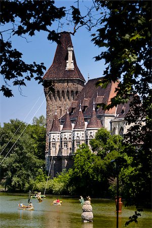 european gothic architecture castle - Vajdahunyad Castle, City Park, Budapest, Hungary Foto de stock - Con derechos protegidos, Código: 700-05609830