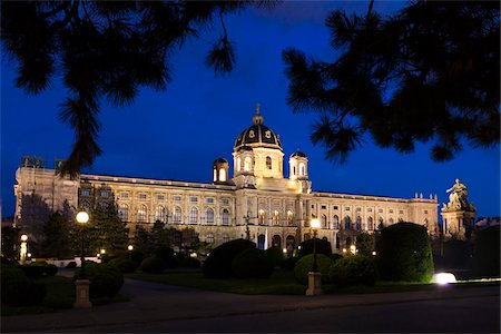 fuera de horario - Kunsthistorisches Museum at Night, Vienna, Austria Foto de stock - Con derechos protegidos, Código: 700-05609902