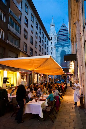 patio umbrella - Alfresco Dining, Vienna, Austria Stock Photo - Rights-Managed, Code: 700-05609925