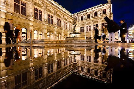 Vienna State Opera House at Night, Vienna, Austria Foto de stock - Con derechos protegidos, Código: 700-05609928