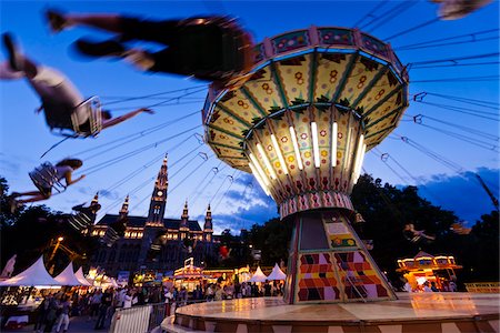 rathaus vienna - Giant Swing at Carnival in front of Rathaus, Vienna, Austria Foto de stock - Con derechos protegidos, Código: 700-05609920