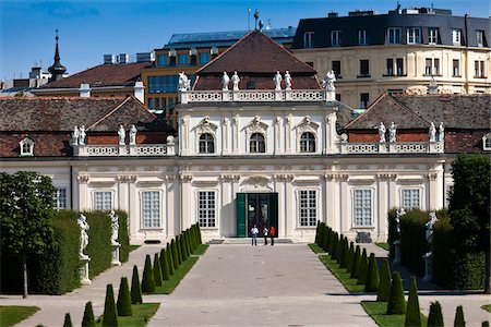 Personnes devant le palais du belvédère, Vienne, Autriche Photographie de stock - Rights-Managed, Code: 700-05609944