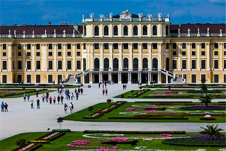 platebandes de fleur - Au Palais de Schönbrunn, Vienne, Autriche Photographie de stock - Rights-Managed, Code: 700-05609954