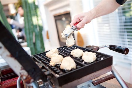 Man Preparing Waffles Foto de stock - Con derechos protegidos, Código: 700-05602731