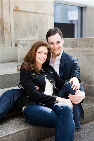 Portrait d'un Couple assis sur les escaliers Photographie de stock - Rights-Managed, Code: 700-05641794