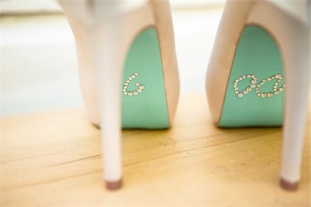 "I Do" in Rhinestones on Bottom of Shoes Foto de stock - Con derechos protegidos, Código: 700-05641981